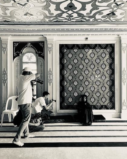 Durante su paso por Qatar, la China Suárez filmó dentro de una mezquita