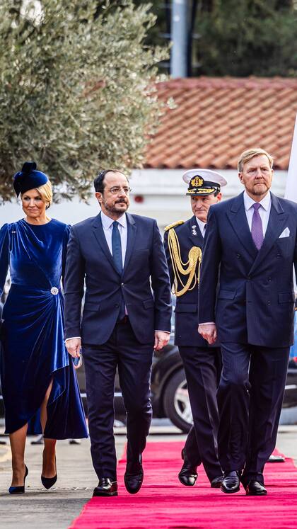Durante su primera actividad en Chipre, Zorreguieta se lució con un sofisticado vestido de terciopelo azul (Foto: Instagram @patrickvkatwijk)