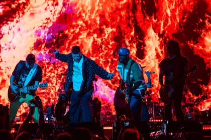 Durante su show, Justin Timberlake puso a jugar sus dotes de entertainer preciso. Con la dosis justa de movimientos y ademanes para que sea la música la que haga la mayor parte del trabajo, demostrando su calidad de popstar. Para el deleite de sus fanáticos, estuvieron los pasos de baile, el falsete, el magnetismo escénico, pero sobre todo: estuvo la onda. Un saber hacer de ese funk-pop que heredó de Michael Jackson y Prince para darle una pátina, aún más, comercial
