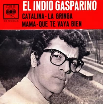 Durante sus primeros años, antes de hacerse conocido como Facundo Cabral, se presentó con el nombre artístico de El Indio Gasparino