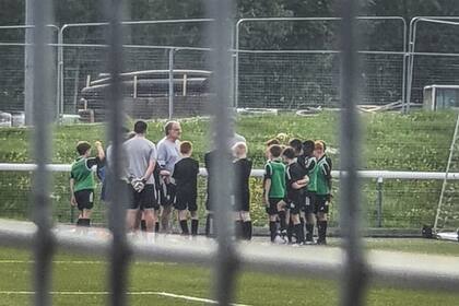 Durante sus vacaciones, Bielsa se quedó en Yorkshire para entrenar a los chicos sub-11 del Leeds