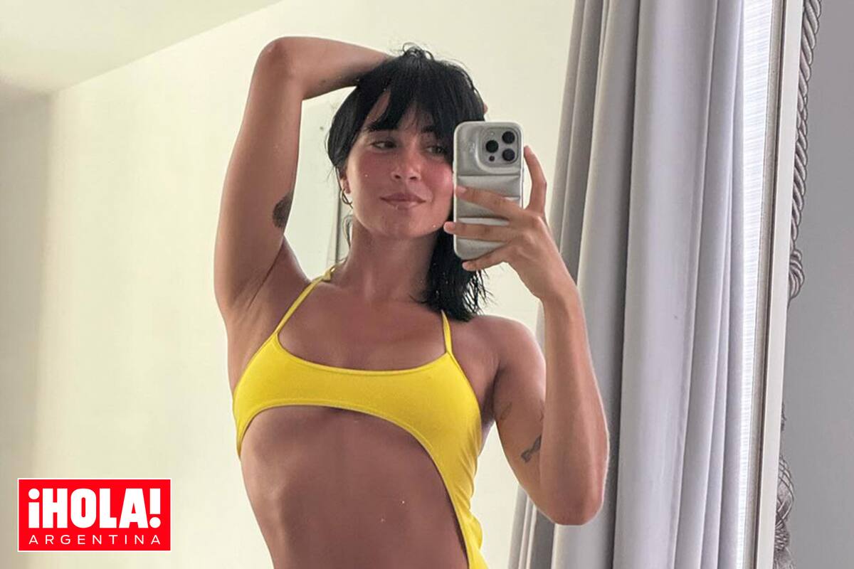 Durante sus vacaciones en Ibiza, Aitana posó con una trikini amarrilla que dejó a la vista su figura espectacular y causó furor en las redes sociales.