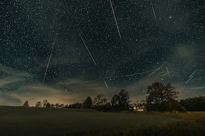 Durante todo 2026, el cielo se iluminará con diversos fenómenos astronómicos, que comenzarán con la Luna de Lobo y la lluvia de estrellas Cuadrántidas (Unsplash)