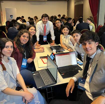 Durante tres días, asistieron a seminarios sobre Derechos Humanos, Educación, Seguridad, Economía, Liderazgo, Política Internacional y Comunicación.