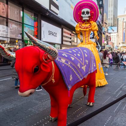 Durante Trick-or-Streets también se organizan desfiles en honor a Día de Muertos (Facebook/NYC DOT)