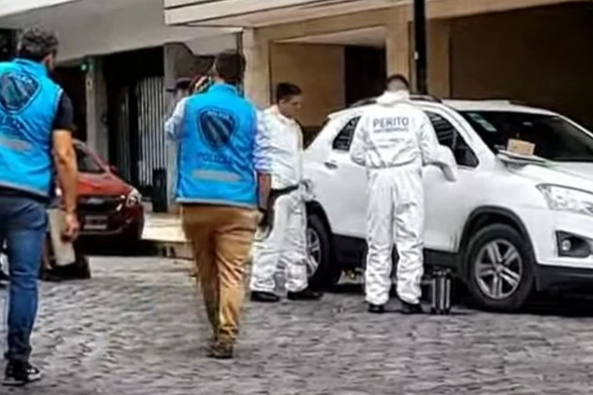 Durante un allanamiento en un edificio ubicado en la calle Castillo al 100, efectivos de la División Investigaciones Comunales 15 de la Policía de la Ciudad encontraron una granada.