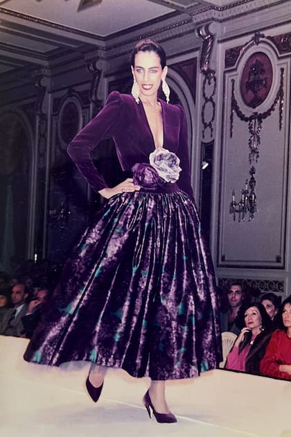 Durante un desfile en el hotel Alvear para su gran amigo Hernán Fragnier.