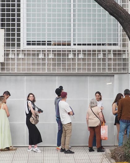 Las visitas no requieren de conocimiento técnico y son abiertas a todo público, y en ellas se propicia el intercambio con los anfitriones o los arquitectos para entender las obras y lo que aportan.