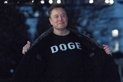 Durante un foro en Qatar, Musk insistió en que su rol es solo consultivo y que no puede imponer medidas al gobierno