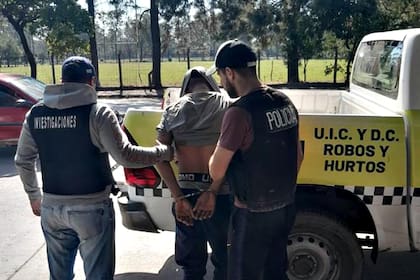 Durante un procedimiento desarrollado en el barrio Alejandro Heredia, personal de la Brigada de Investigaciones de la Policía de Tucumán logró detener en la vía pública al hombre que era buscado intensamente en las últimas horas acusado de ser penalmente responsable del homicidio de Ramón Sánchez
