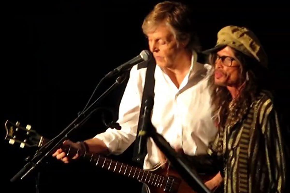 Durante un show en Las Vegas, los músicos se unieron en una versión del éxito del Álbum Blanco