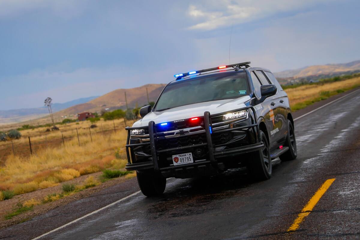 Durante una Alerta Azul, el público recibe información sobre un criminal, facilitando consejos y ayudando a las fuerzas del orden.