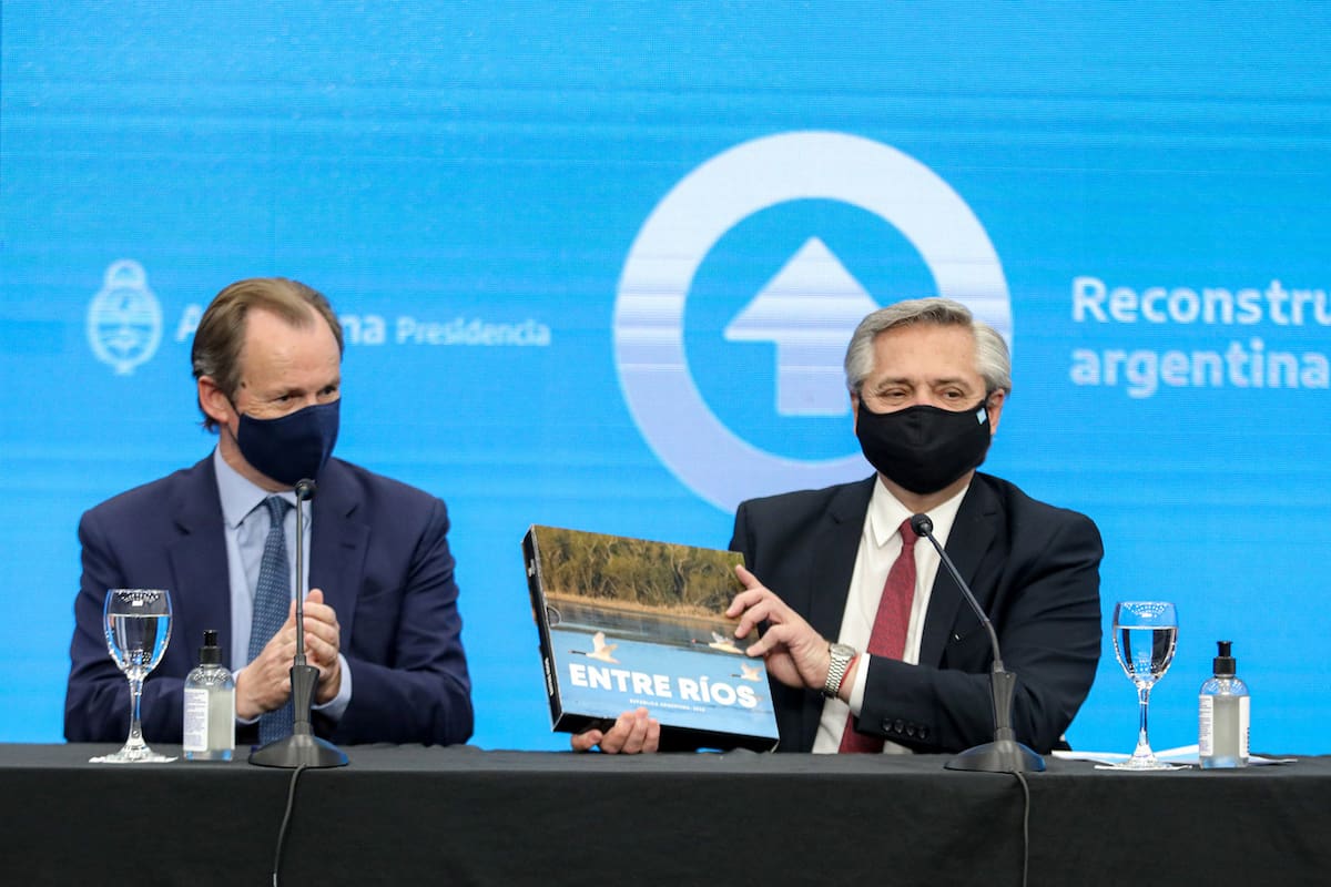 Durante una conferencia de prensa desde Entre Ríos, el primer mandatario cuestionó las "posturas extremas"