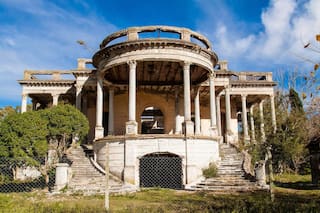 La majestuosa mansión construida para los poderosos que ahora se cae a pedazos
