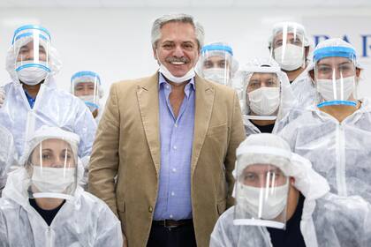 El presidente Alberto Fernández, en una reciente visita a una fábrica de autopartes