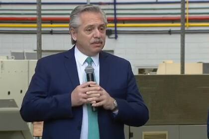 Duras críticas de Alberto Fernández a la gestión de Cambiemos tras la reaparición de Mauricio Macri