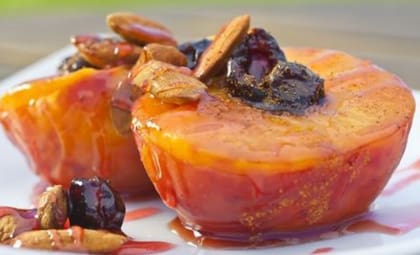 Duraznos y ciruelas con malbec a las brasas.