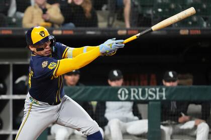 Durbin pega sencillo clave de 2 carreras y Cerveceros vencen 7-2 a Medias Blancas