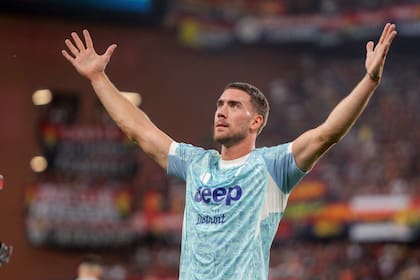 Dusan Vlahovic calma especulaciones de traspaso con otro gol para Juventus