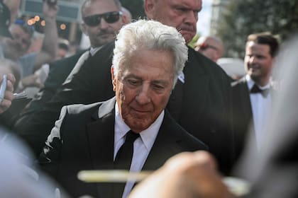 Dustin Hoffman firmó autógrafos durante su paso por la alfombra roja del festival