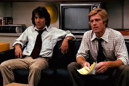 Dustin Hoffman y Robert Redford en una escena de Todos los hombres del presidente (1976)