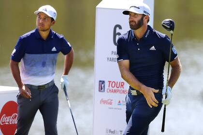 Dustin Johnson y Xander Schauffele, durante la última ronda del certamen en East Lake