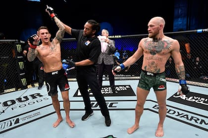 Dustin Poirier es declarado ganador del durísimo combate contra Conor McGregor