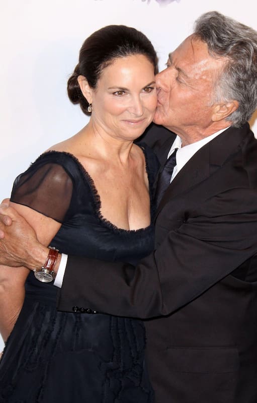 Dustin y Lisa Hoffman fueron vecinos, se rencontraron en un funeral y llevan 45 años juntos
