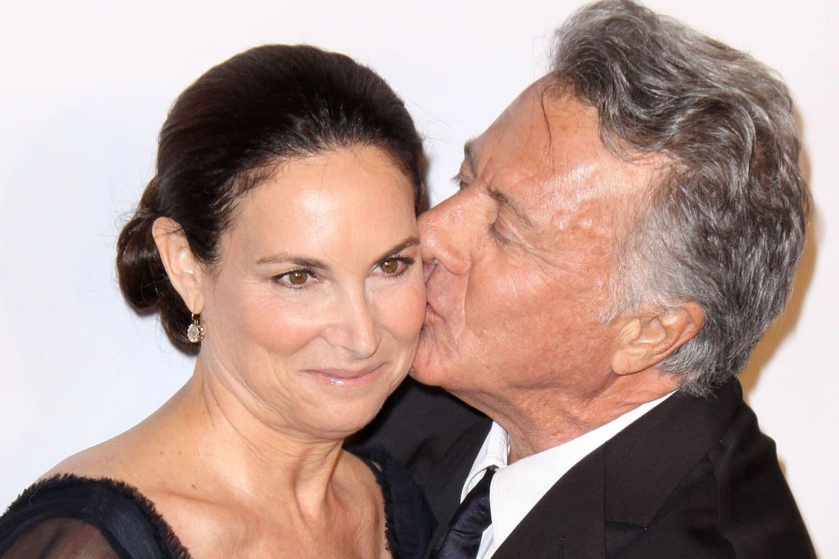 Dustin y Lisa Hoffman fueron vecinos, se rencontraron en un funeral y llevan 45 años juntos