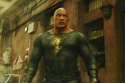 Dwayne Johnson con el traje de su nuevo personaje, el antihéroe de DC Black Adam