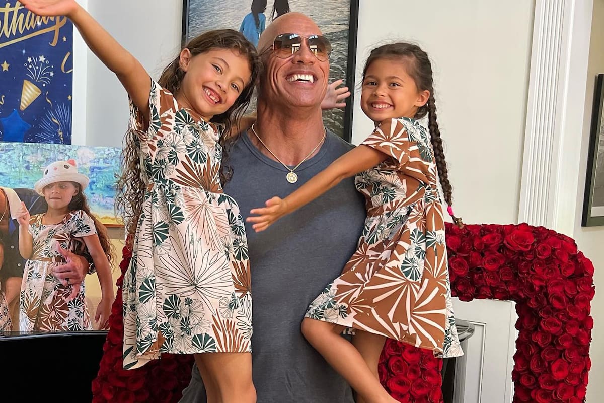 Dwayne Johnson junto a su hija Tiana, de cuatro años y Jasmine, de seis