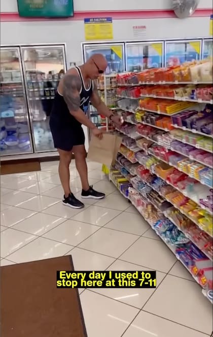 Dwayne Johnson tomó todos los Snickers que encontró en la tienda