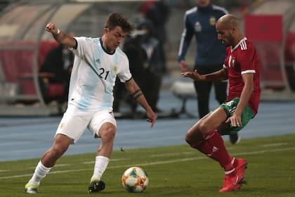Dybala, en acción en el reciente amistoso contra Marruecos, en Tánger