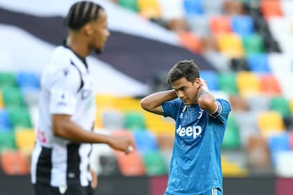 Dybala se lamenta. Juventus ganaba y se encaminaba al título, pero Udinese le arruinó la fiesta