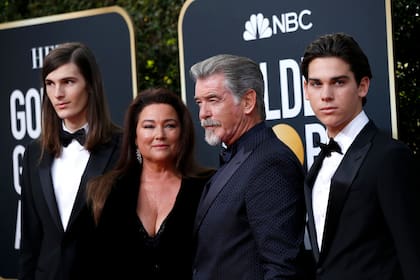 Dylan Brosnan, Keely Shaye Smith, Pierce Brosnan y Paris Brosnan