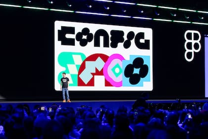 Dylan Field, el director ejecutivo de Figma, durante la sesión de apertura de Config, su conferencia anual referente en la comunidad de diseño e ingeniería. Crédito: Figma.