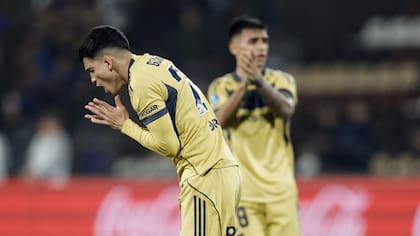 Dylan Gorosito se lamenta tras una jugada en la que no pudo convertir para Boca ante Platense