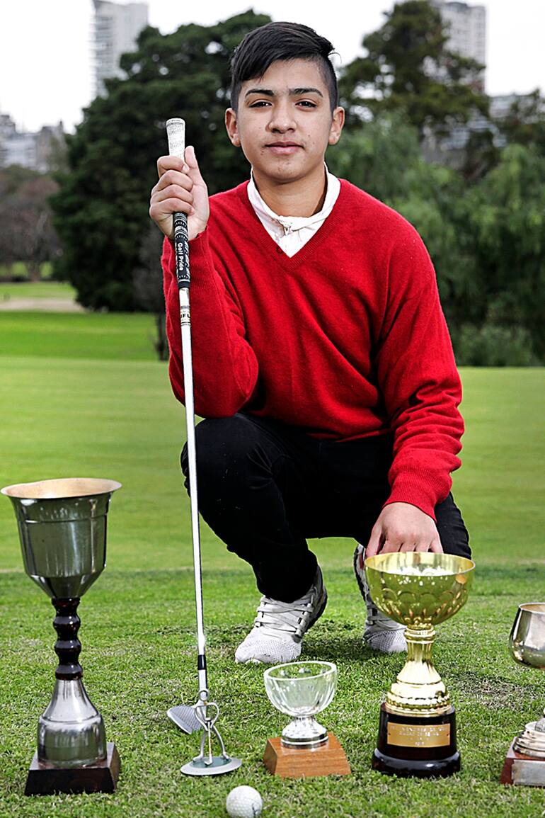 Dylan Reales, tiene 14 anos y juega al golf desde los 8.