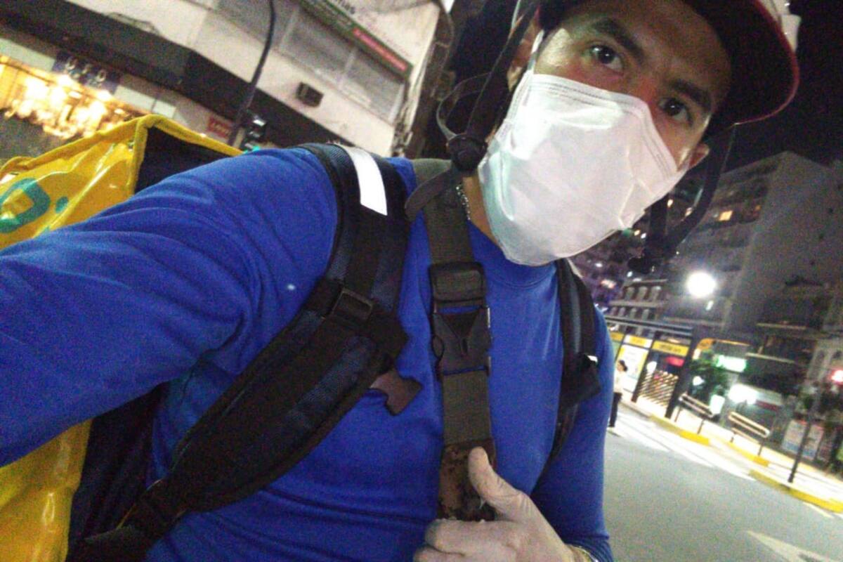 Dylan Yanez, de 33 años: "Salvamos vidas haciendo compras"