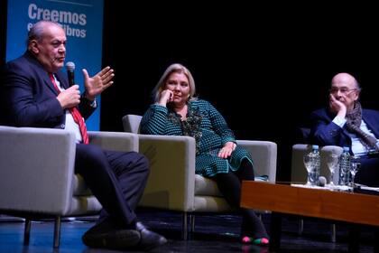 Elisa Carrió con Ignacio Zuleta y Joaquín Morales Solá