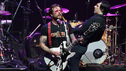 Eagles of Death Metal daba su concierto en Bataclan cuando comenzó el ataque de ISIS