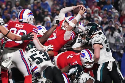 Eagles vencen 13-12 a Bills tras falla de Josh Allen al buscar a Shakir en intento de conversión
