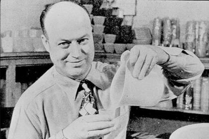 Earl Tupper, fundador de la empresa; nació el 28 de julio de 1907 y falleció el 5 de octubre de 1983