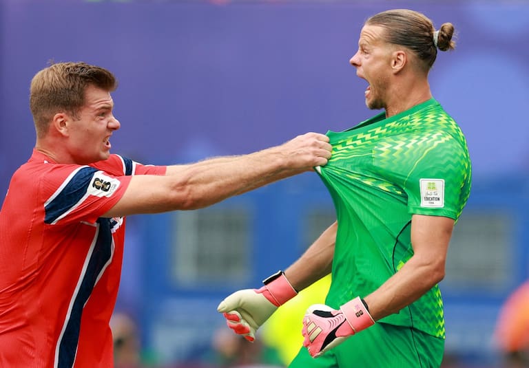 EAST RUTHERFORD, NEW JERSEY - JULY 05: Orjan Nyland #1 of Norway celebrates with Alexander Sorloth #7 after making a save on a penalty by Bruno Guimaraes #8 of Brazil during the FIFA World Cup 2026 Round of 16 match between Brazil and Norway at New York New Jersey Stadium on July 05, 2026 in East Rutherford, New Jersey. Elsa/Getty Images/AFP (Photo by ELSA / GETTY IMAGES NORTH AMERICA / Getty Images via AFP)