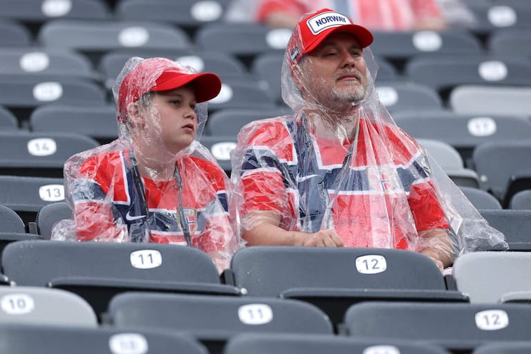 EAST RUTHERFORD, NEW JERSEY - JUNE 22: Norway fans arrive before the FIFA World Cup 2026 Group I match between Norway and Senegal at New York New Jersey Stadium on June 22, 2026 in East Rutherford, New Jersey. Buda Mendes/Getty Images/AFP (Photo by Buda Mendes / GETTY IMAGES NORTH AMERICA / Getty Images via AFP)