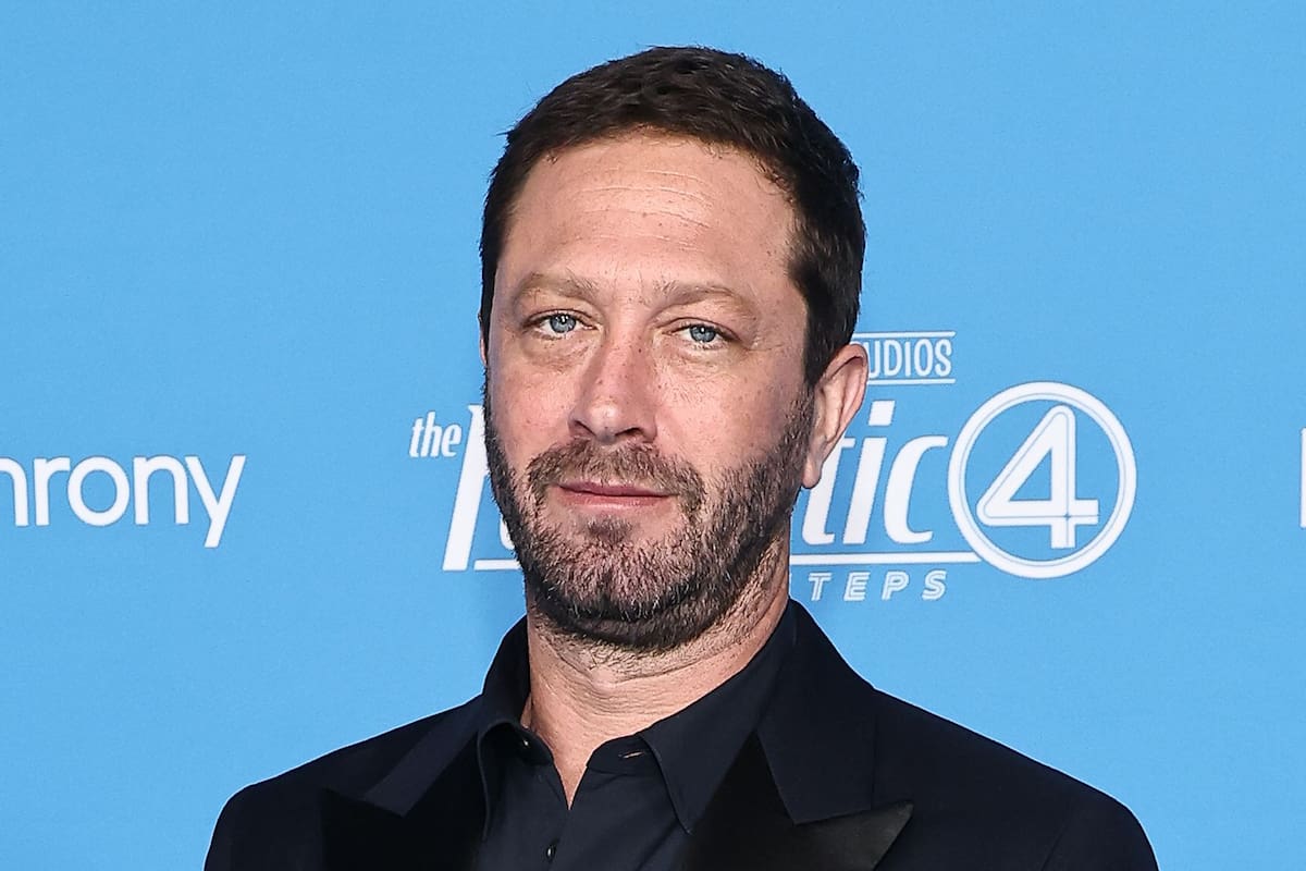 Ebon Moss-Bachrach: de entrañable “primo” en una premiada serie al complejo personaje que lo llevó a los cines del mundo