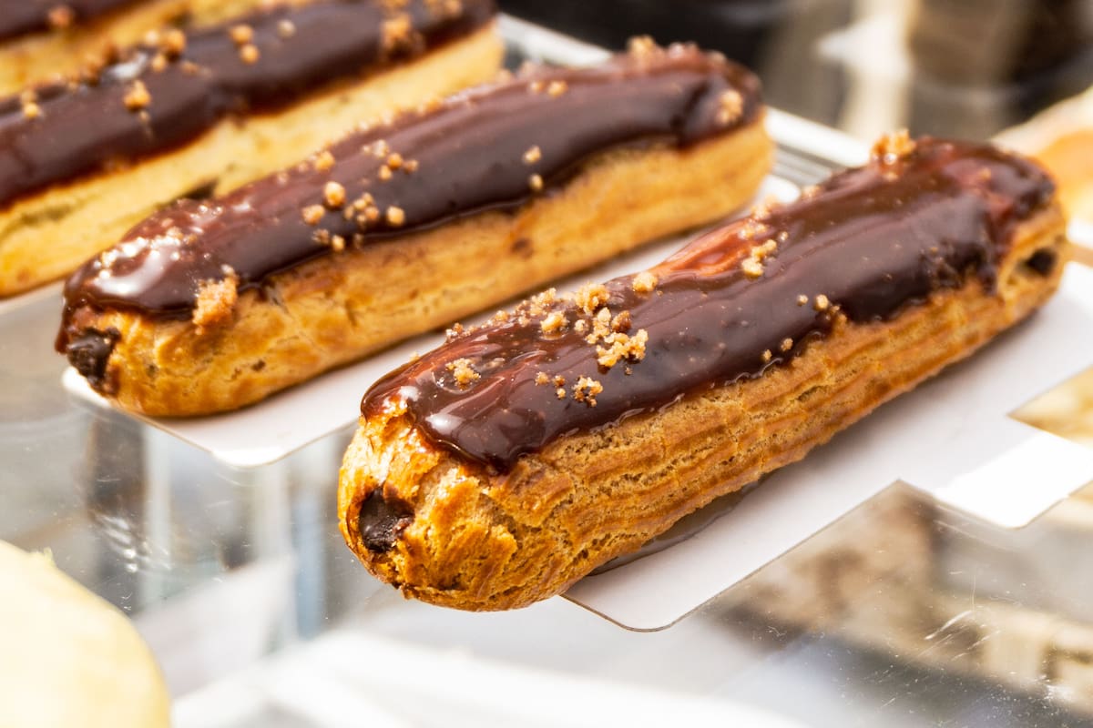 Éclair de chocolate y avellanas elaborado por Choux