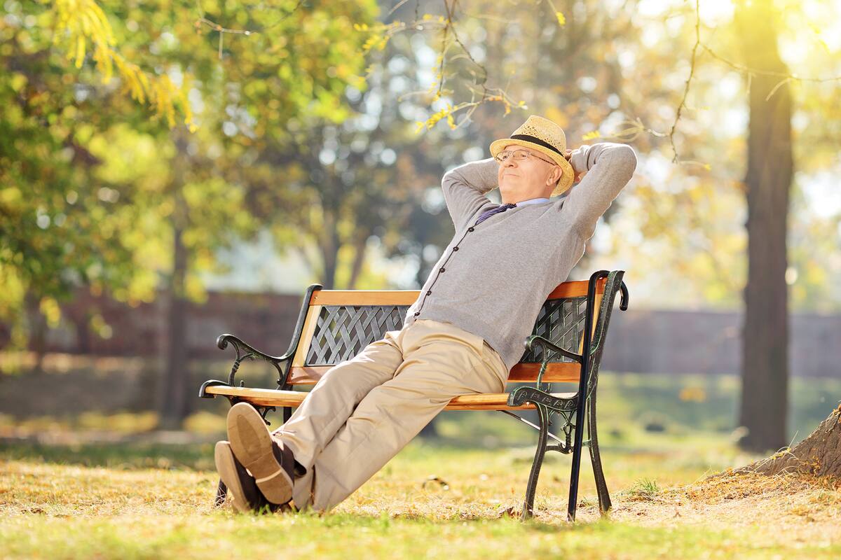 La vitamina D es importante para mantener la fuerza muscular, garantizar el equilibrio, evitar caídas y lesiones