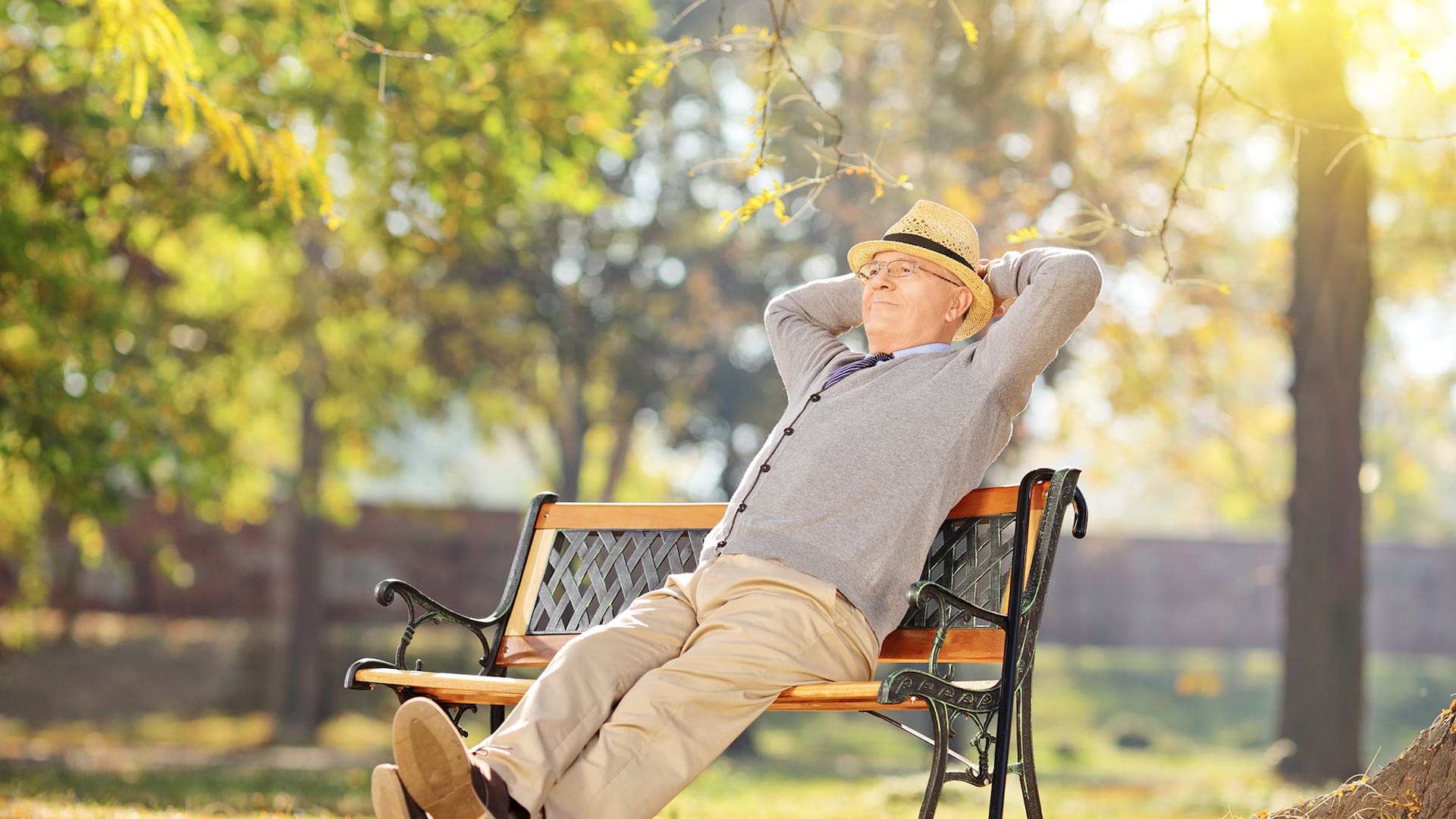 La vitamina D es importante para mantener la fuerza muscular, garantizar el equilibrio, evitar caídas y lesiones