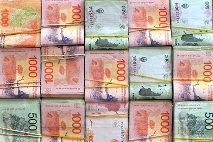 Economía sale a buscar pesos para pagar deuda y financiar algo del déficit fiscal